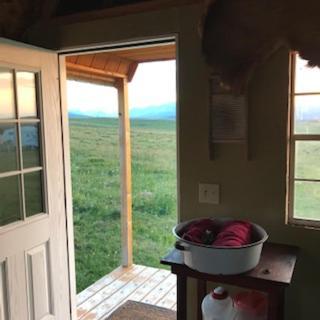 Montana Old West Cabins Guest House Babb Exterior photo