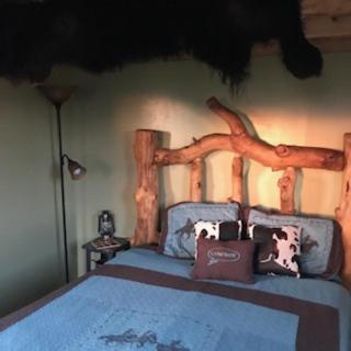 Montana Old West Cabins Guest House Babb Exterior photo